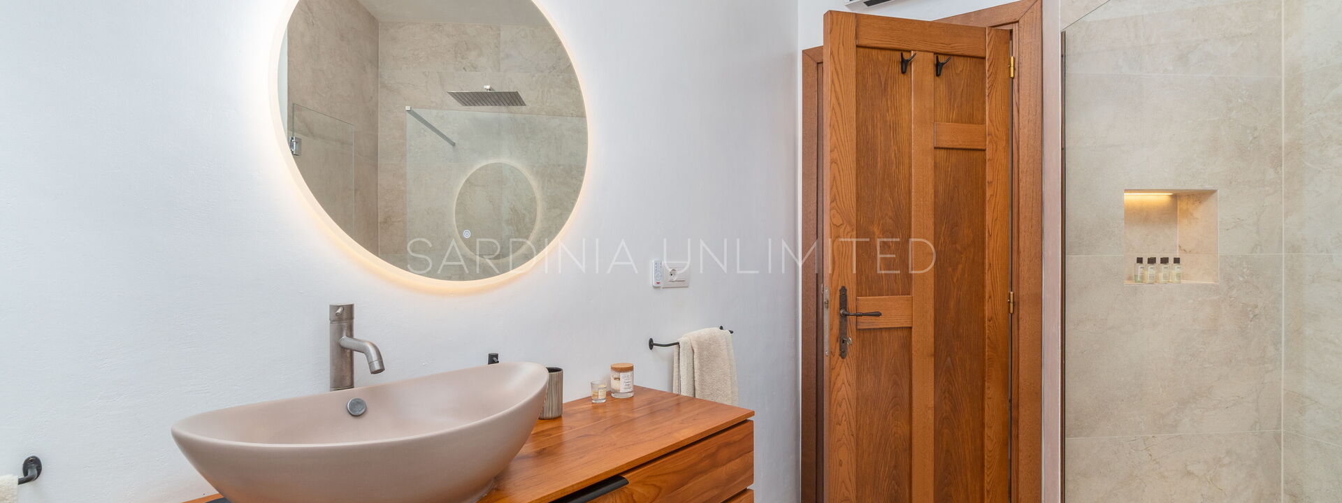 Villa Sardinian Essence