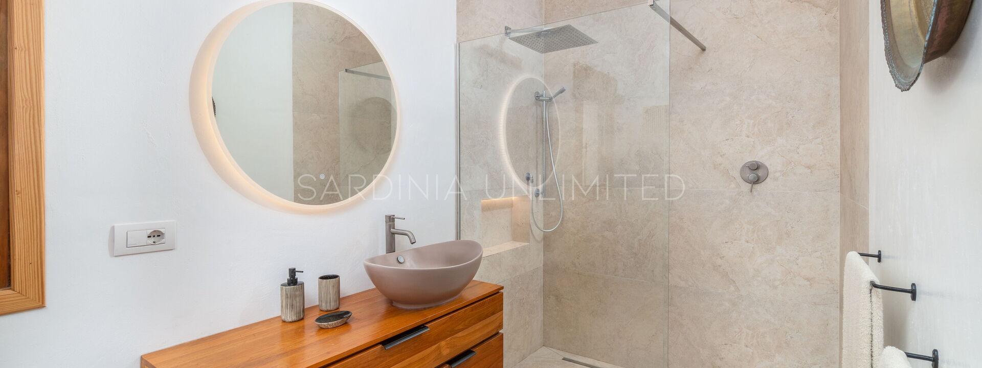 Villa Sardinian Essence