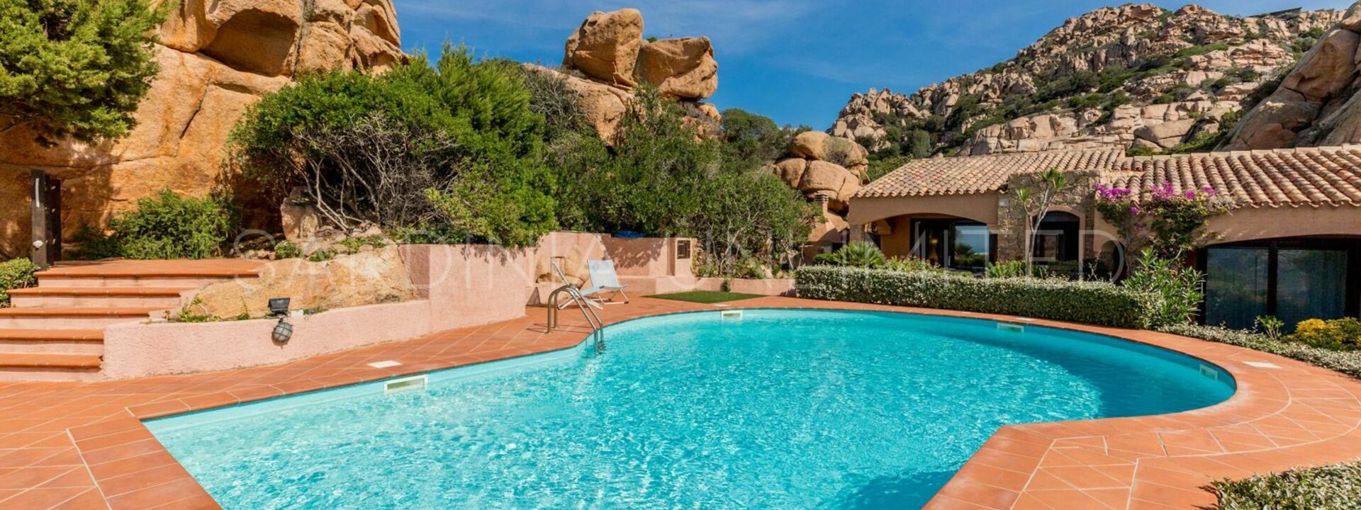 Corbezzolo Giallo: бассейн