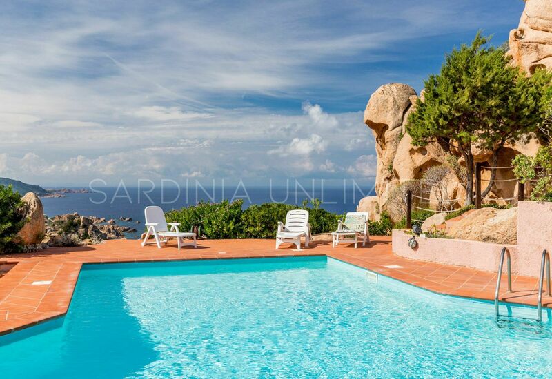 Corbezzolo Giallo: Превосходное расположение для этой прекрасной виллы в аренду в Коста Парадизо, Сардиния.