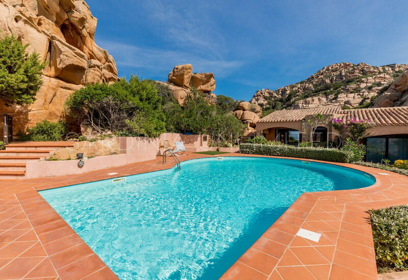 Corbezzolo Giallo: бассейн