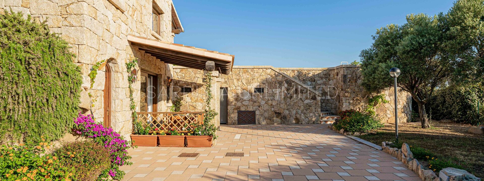 Villa Sa Mola: Buitenkanten