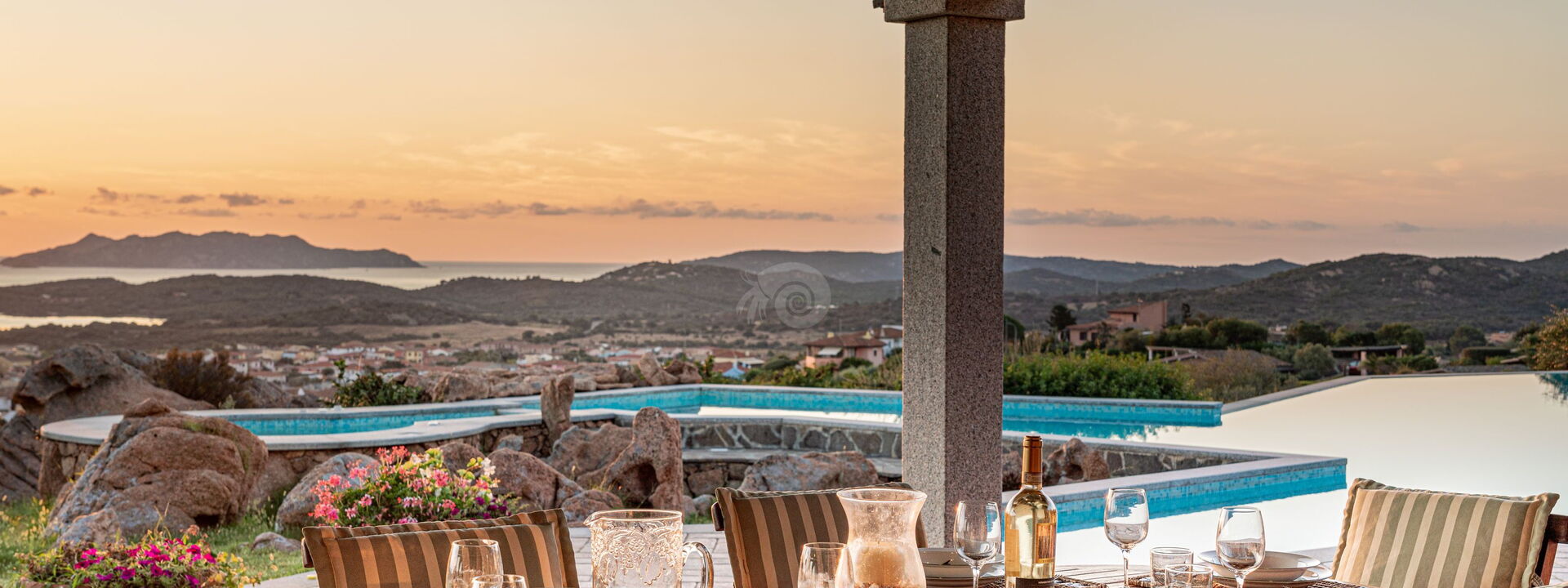 Villa Sogno Indaco: Ansichten, Balkon / Terrasse / Patio