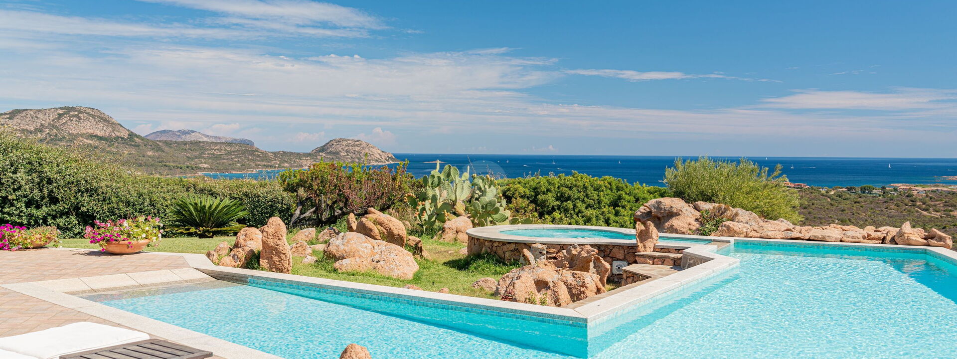 Villa Sogno Indaco: Ansichten, Schwimmbad