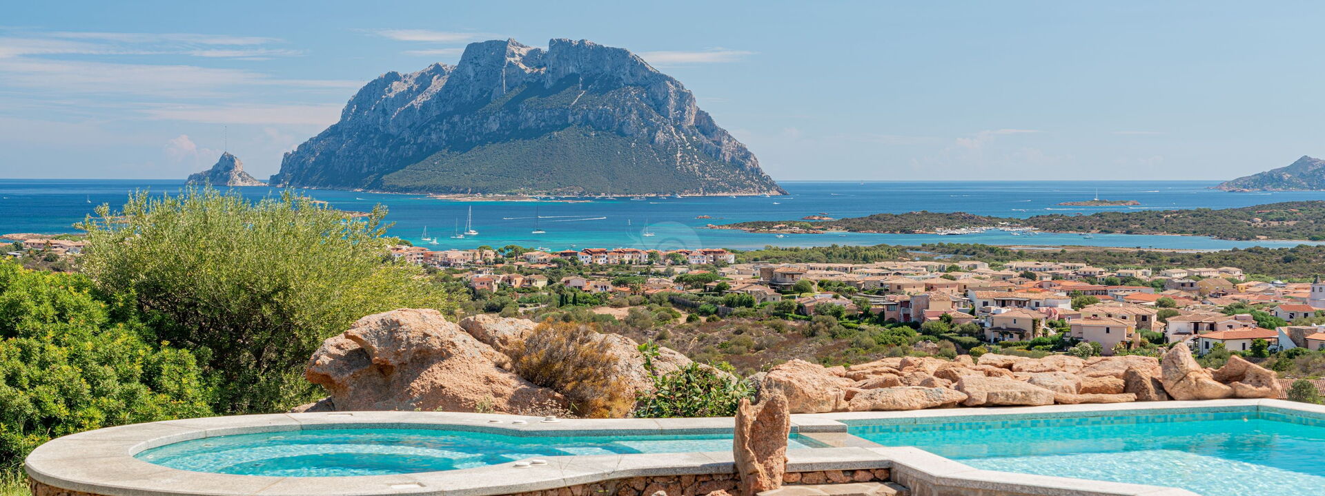 Villa Sogno Indaco: Ansichten, Schwimmbad, Whirlpool