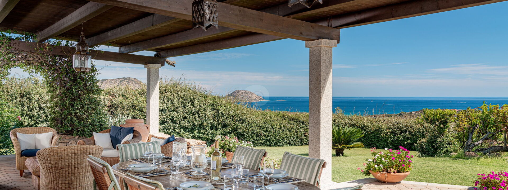 Villa Sogno Indaco: Ansichten, Schwimmbad