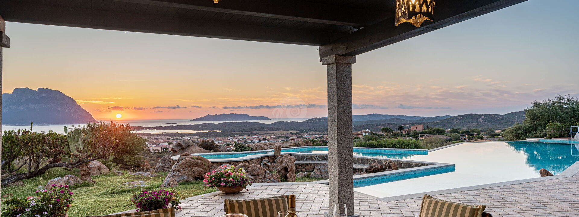 Villa Sogno Indaco: Ansichten, Balkon / Terrasse / Patio, Schwimmbad