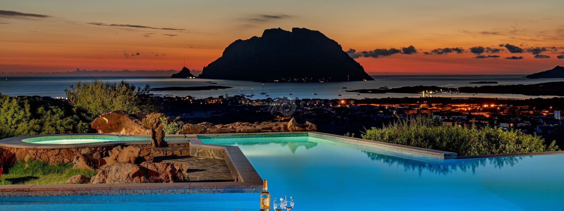 Villa Sogno Indaco: Ansichten, Schwimmbad