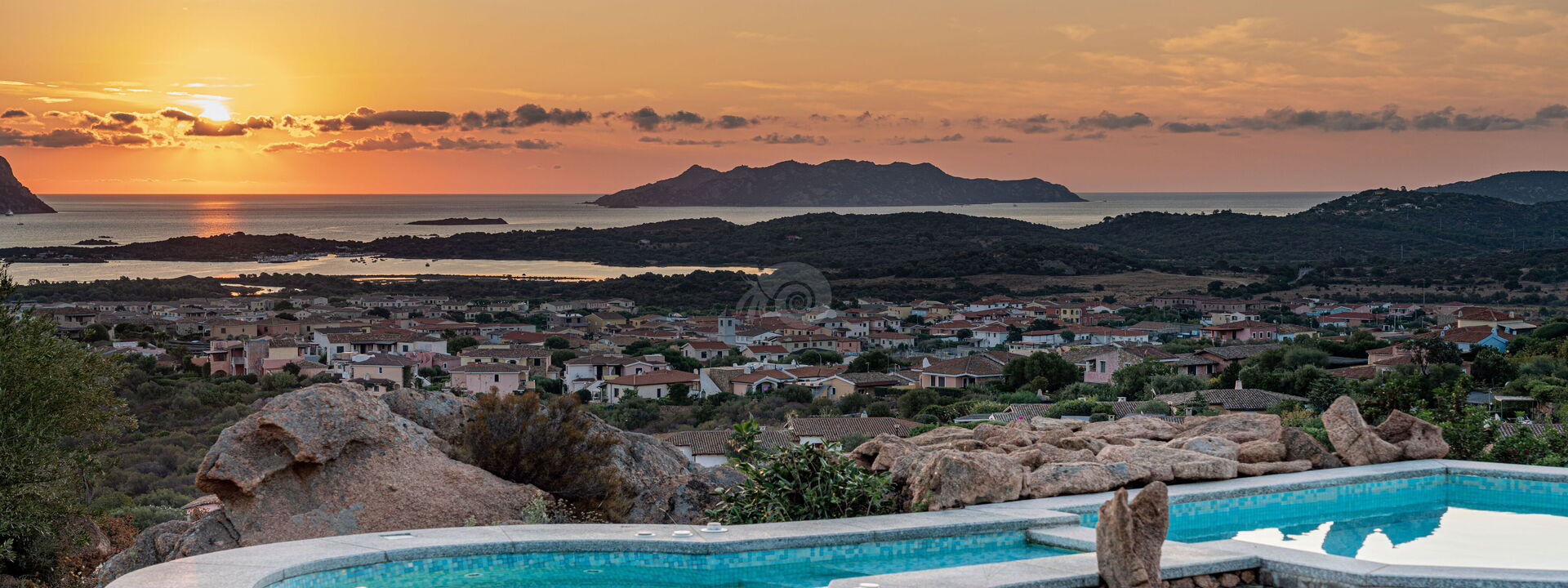 Villa Sogno Indaco: Ansichten, Schwimmbad