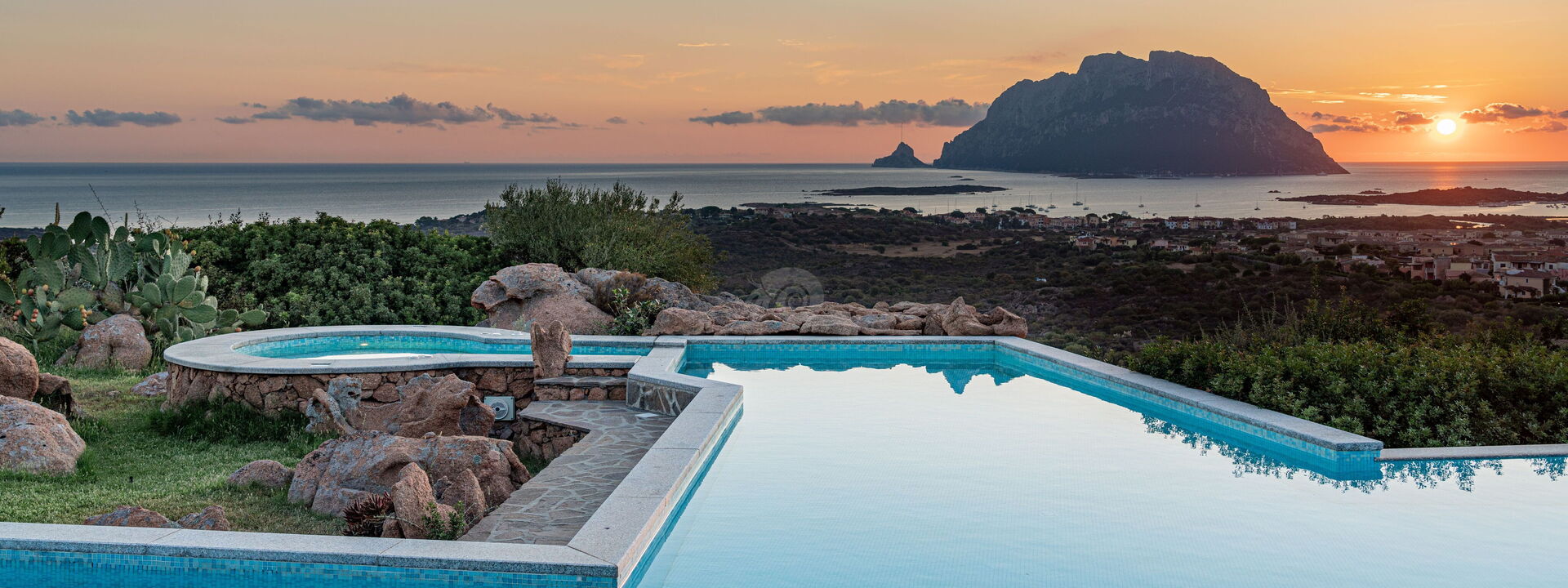 Villa Sogno Indaco: Ansichten, Schwimmbad