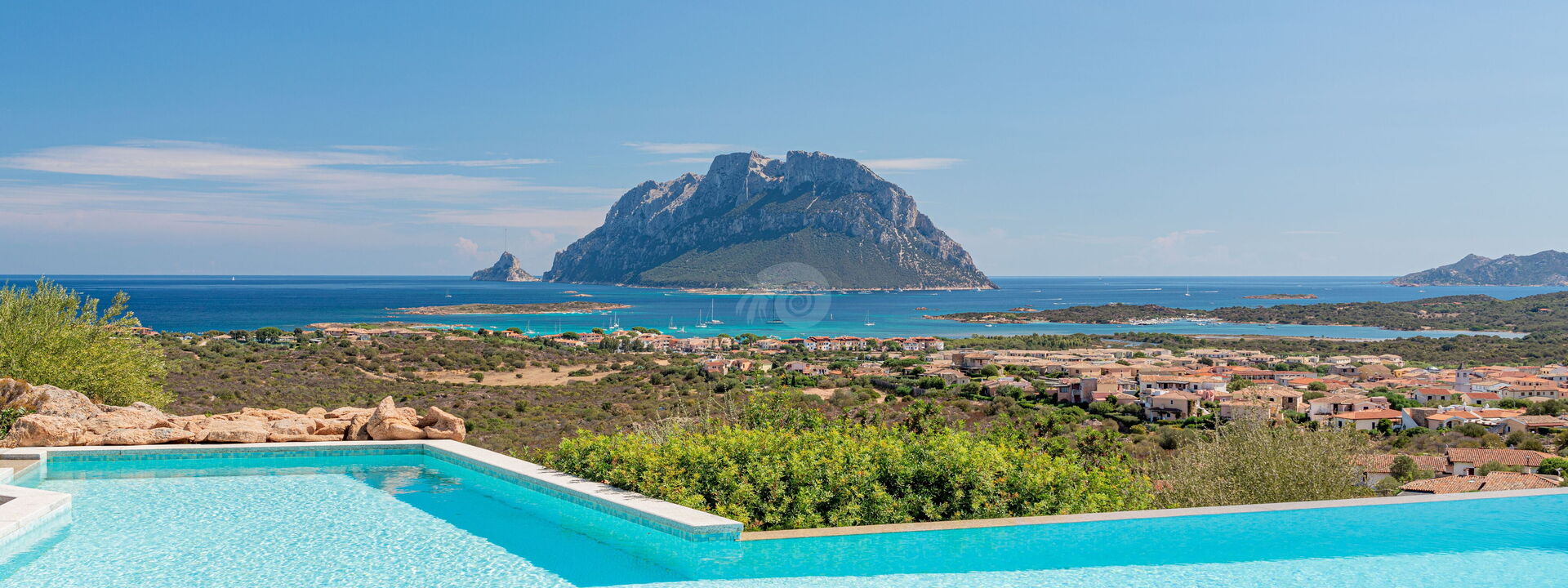 Villa Sogno Indaco: Ansichten, Schwimmbad