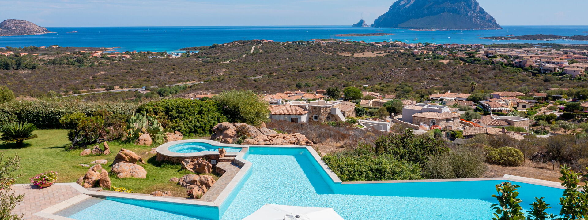 Villa Sogno Indaco: Ansichten, Schwimmbad