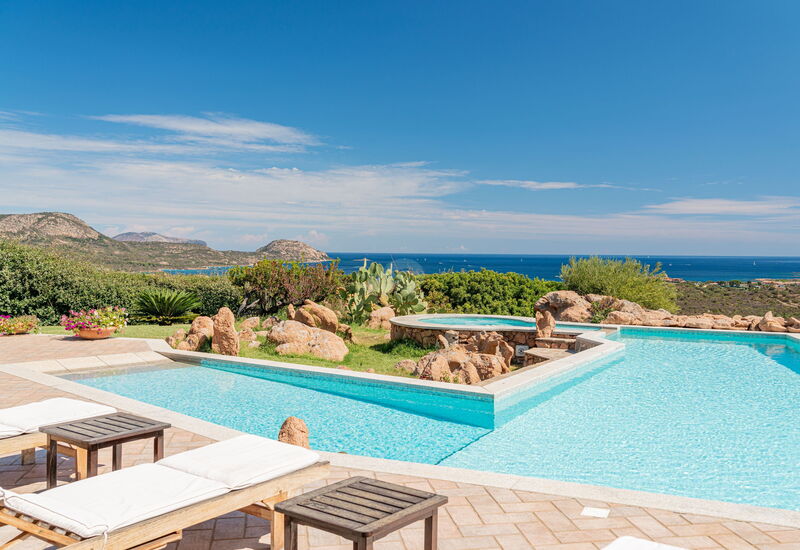 Villa Sogno Indaco: Pool, Scenic View