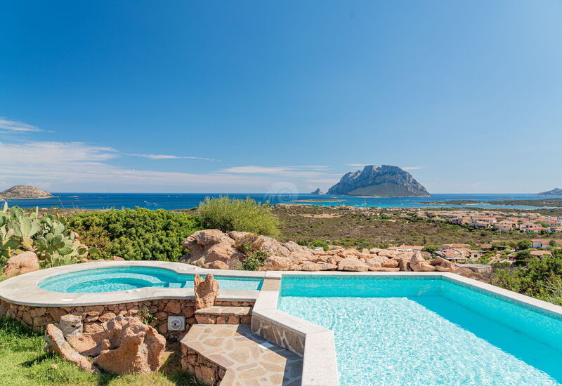 Villa Sogno Indaco: Hot Tub, Pool, Scenic View