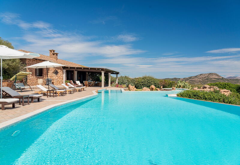 Villa Sogno Indaco: Pool, Scenic View