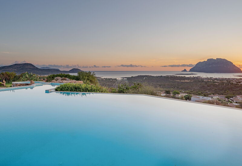 Villa Sogno Indaco: Pool, Scenic View