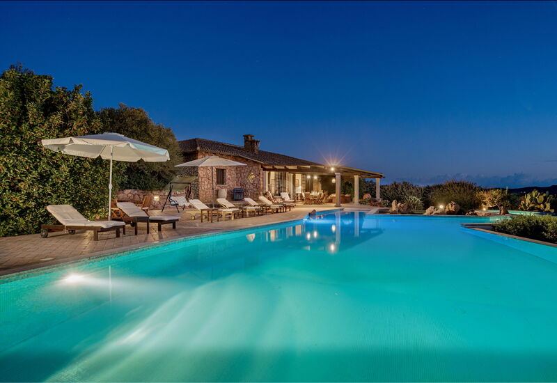 Villa Sogno Indaco: Pool, Scenic View