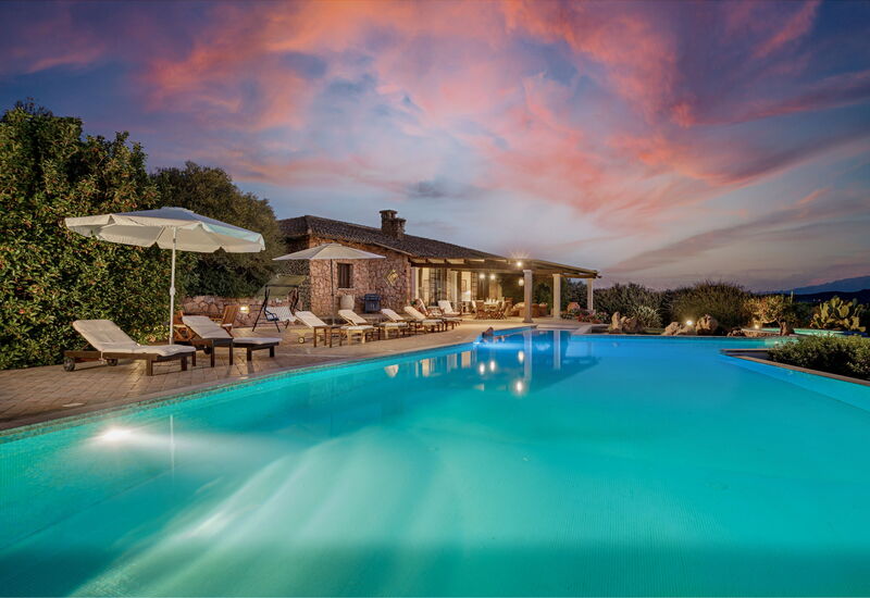 Villa Sogno Indaco: Building Exterior, Pool