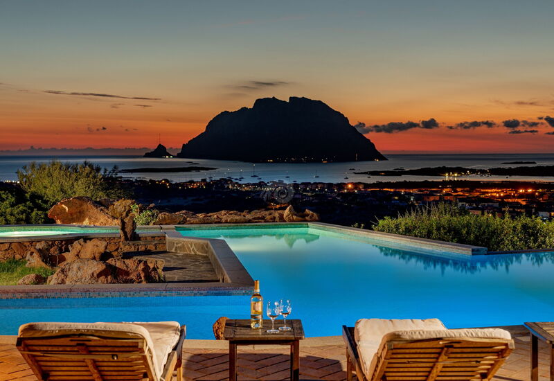 Villa Sogno Indaco: Pool, Scenic View