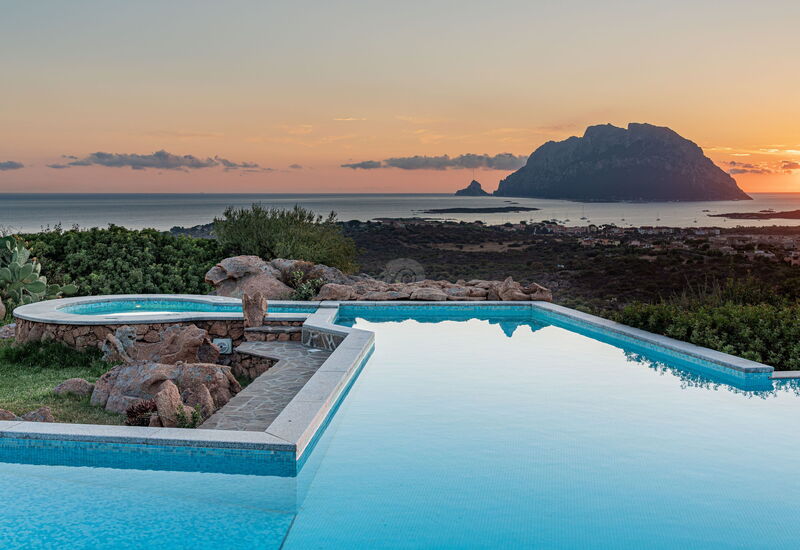 Villa Sogno Indaco: Pool, Scenic View