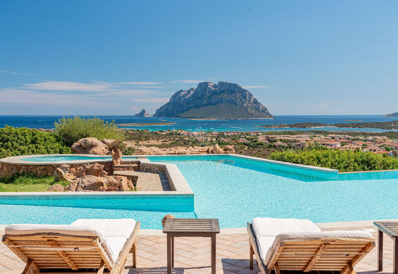 Villa Sogno Indaco: Pool, Scenic View