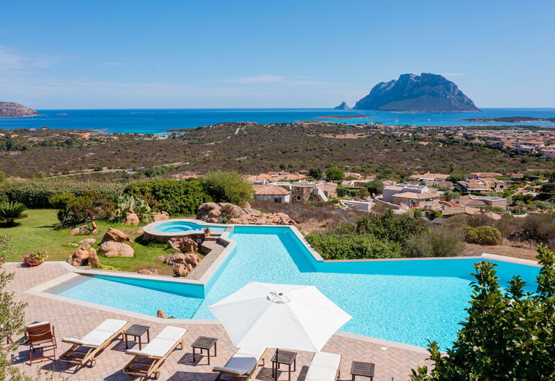 Villa Sogno Indaco: Pool, Scenic View