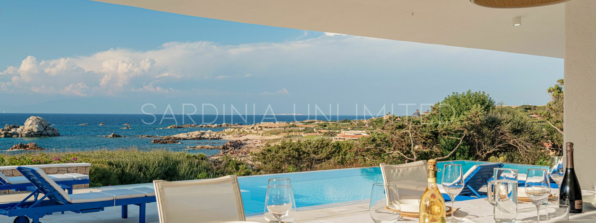 Villa Gloriator: Ansichten, Balkon / Terrasse / Patio