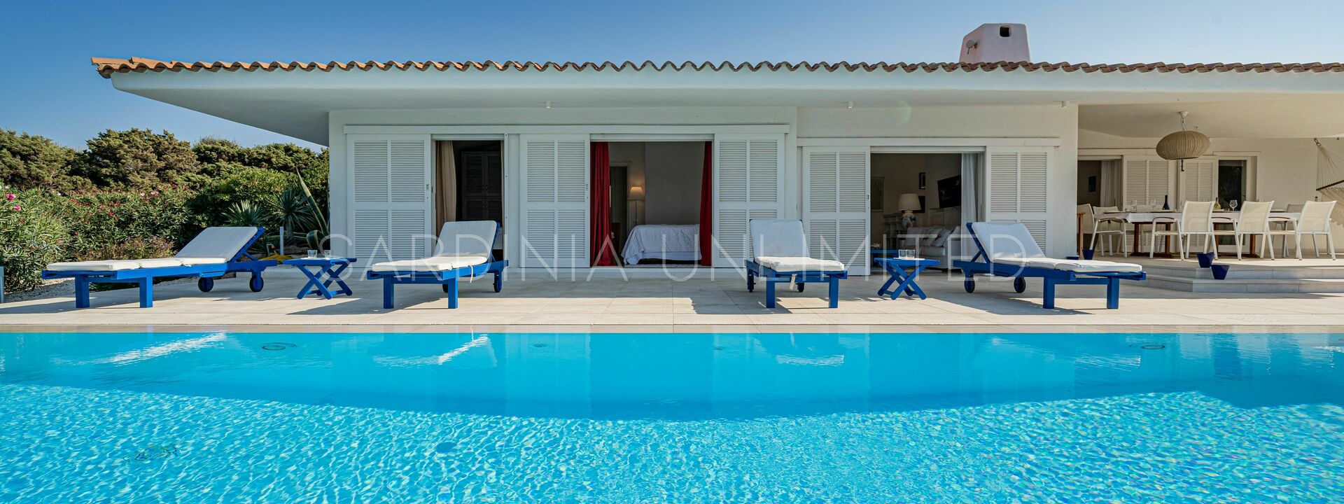 Villa Gloriator: Eine herrliche weiße Villa mit privatem Pool in Portobello di Gallura, Sardinien.