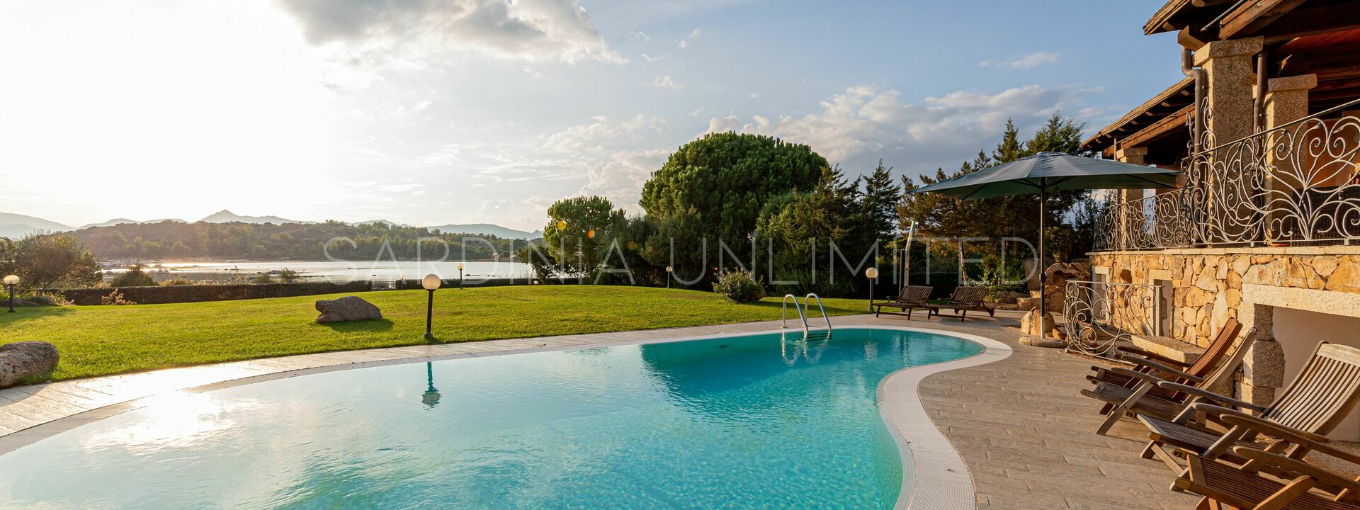 Villa Danza Dei Fenicotteri: villa in affitto a San Teodoro con piscina privata vicino alla spiaggia