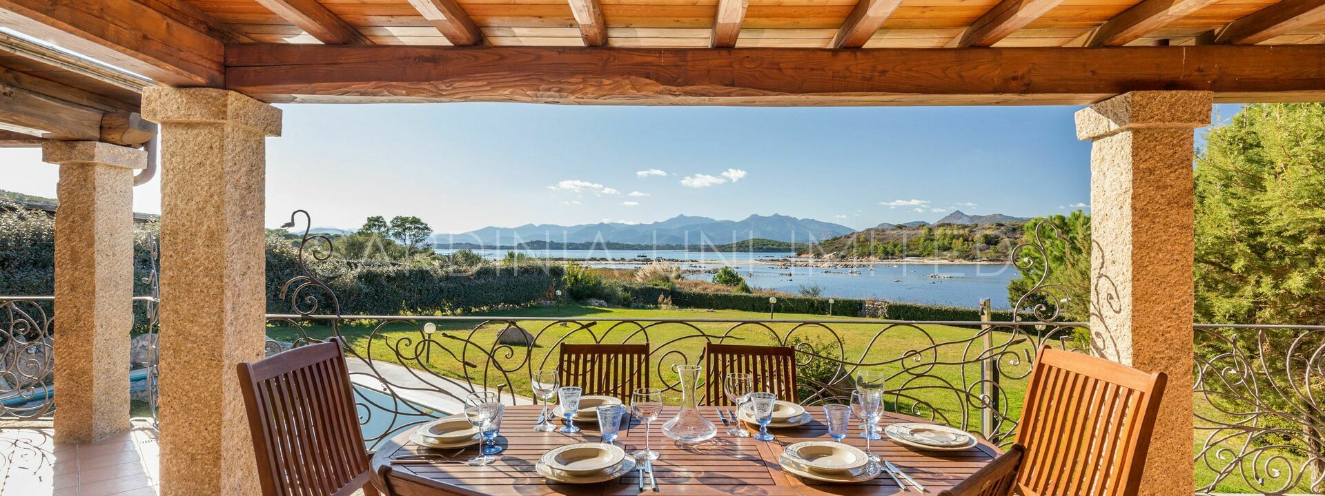 Villa Danza Dei Fenicotteri: Villa in affitto a San Teodoro con piscina privata a pochi passi dalla spiaggia, veranda vista mare