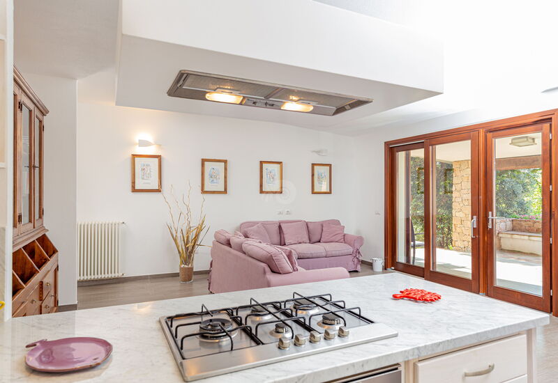 Villa Belle: Balcony / Terrace / Patio, Kitchen