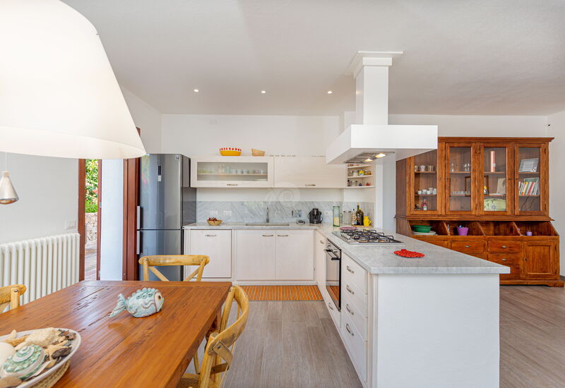 Villa Belle: Kitchen, Living Room