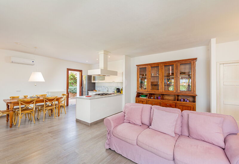 Villa Belle: Kitchen, Living Room