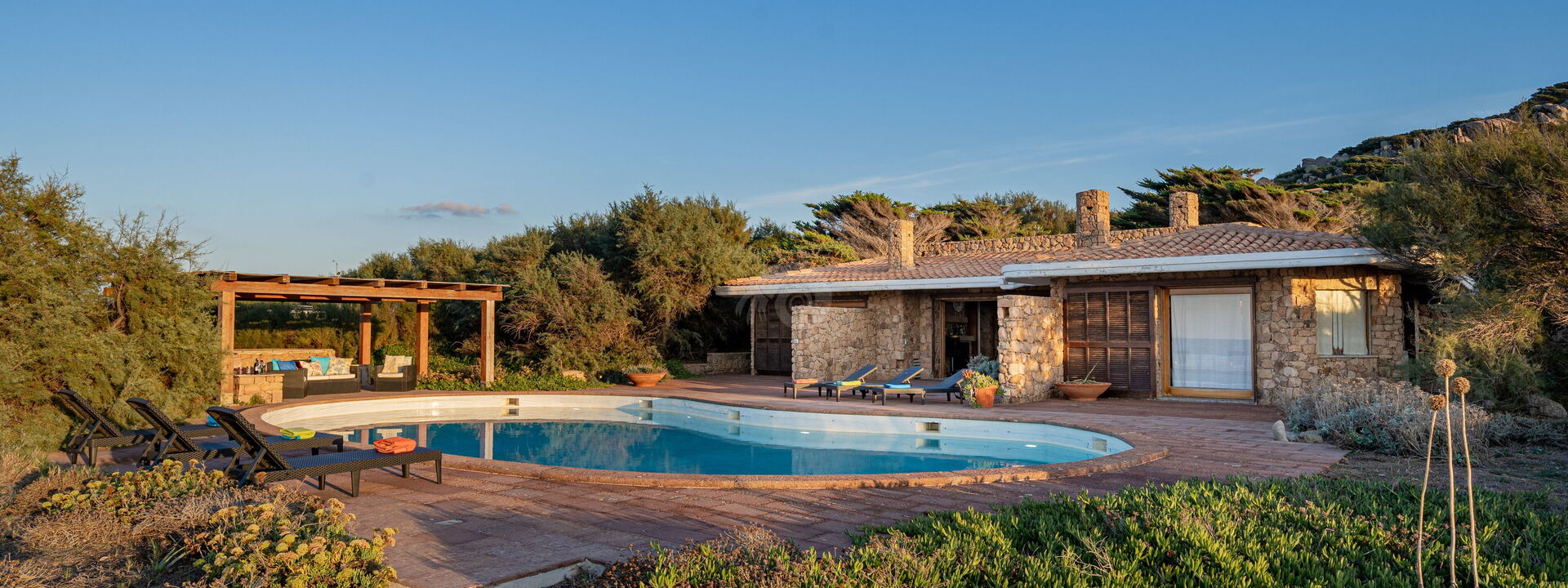 Villa Mariù e Amelie: Buitenkanten, Tuin, zwembad