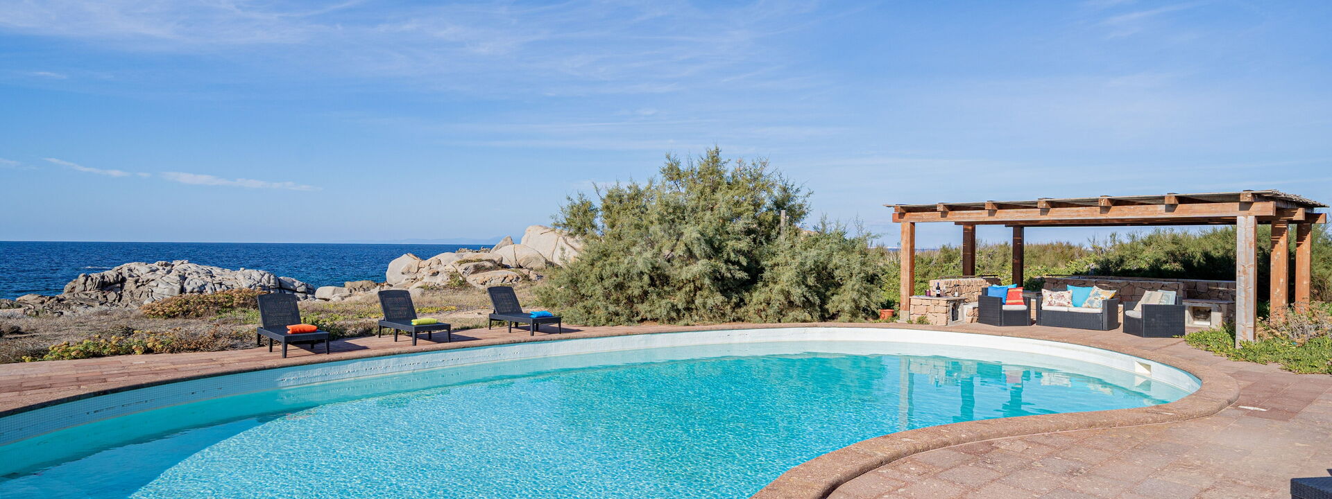 Villa Mariù e Amelie: Buitenkanten, zwembad