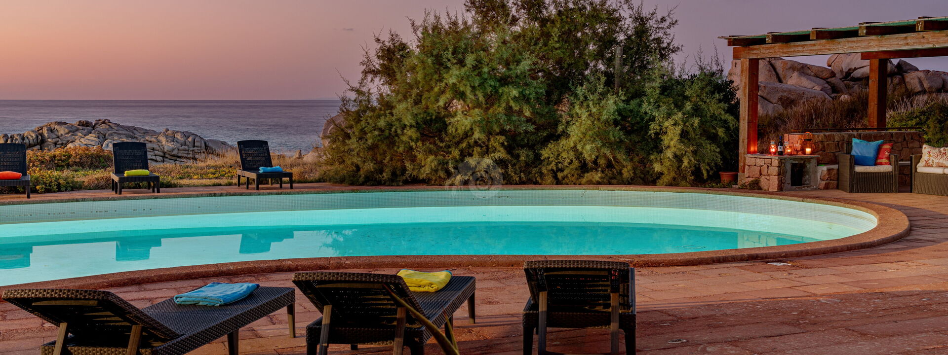 Villa Mariù e Amelie: Buitenkanten, zwembad