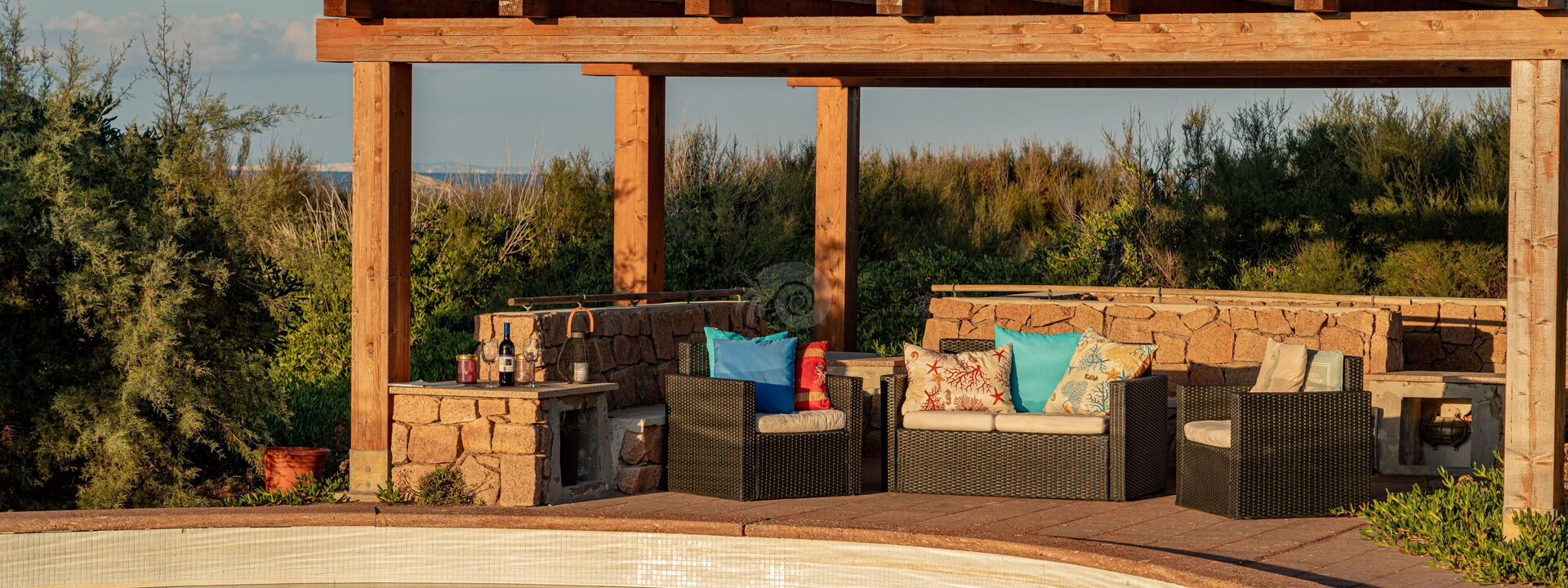 Villa Mariù e Amelie: Buitenkanten, zwembad