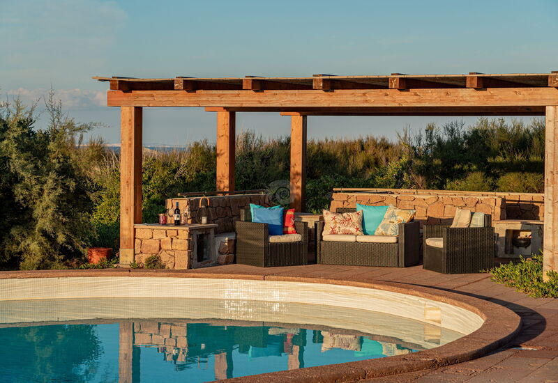 Villa Mariù e Amelie: Building Exterior, Pool