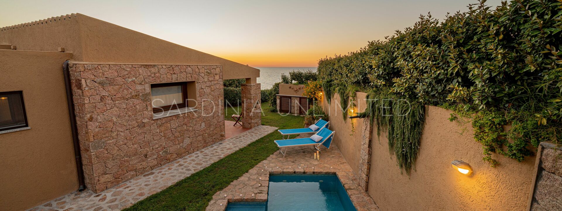 Villa Lumière: Draussen, Schwimmbad