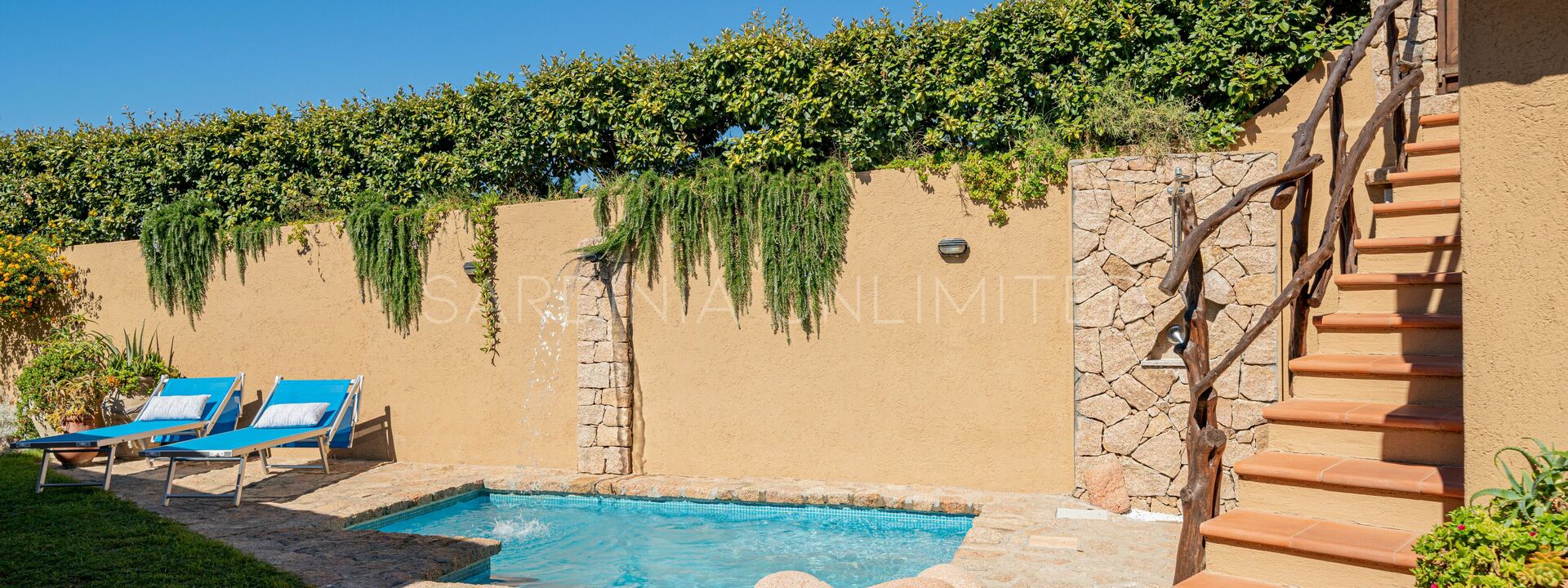 Villa Lumière: Draussen, Schwimmbad