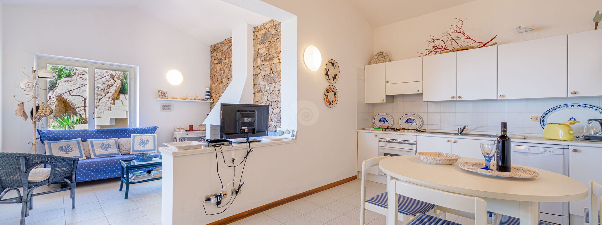 Villa Josephine: Dining Room, Kitchen, Living Room