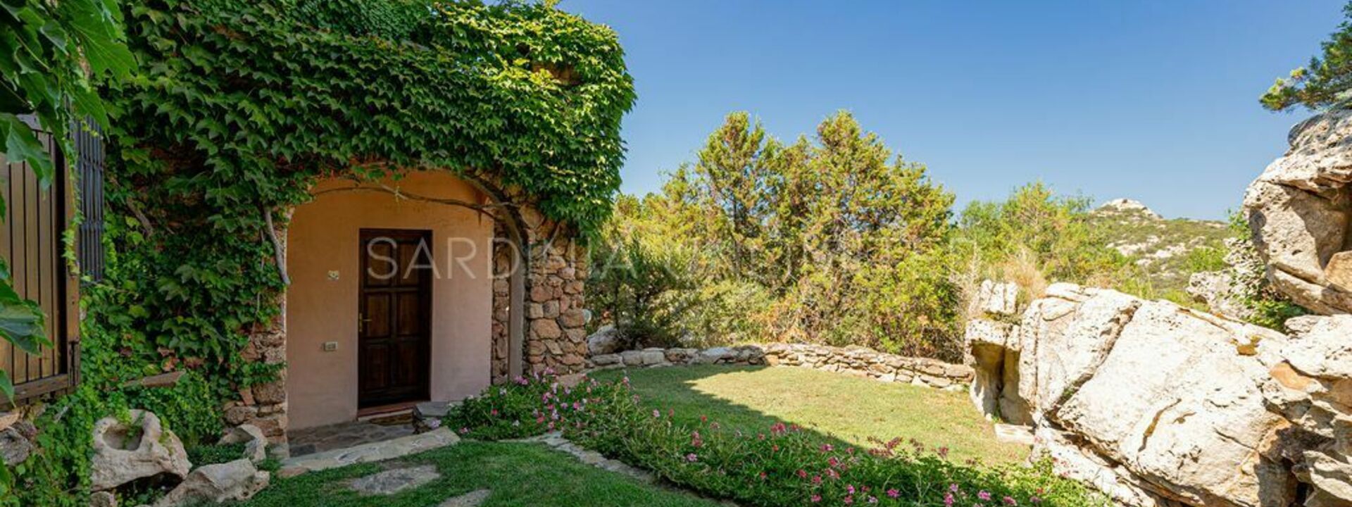 Villa Li Cuncheddi: Esterni, Giardino