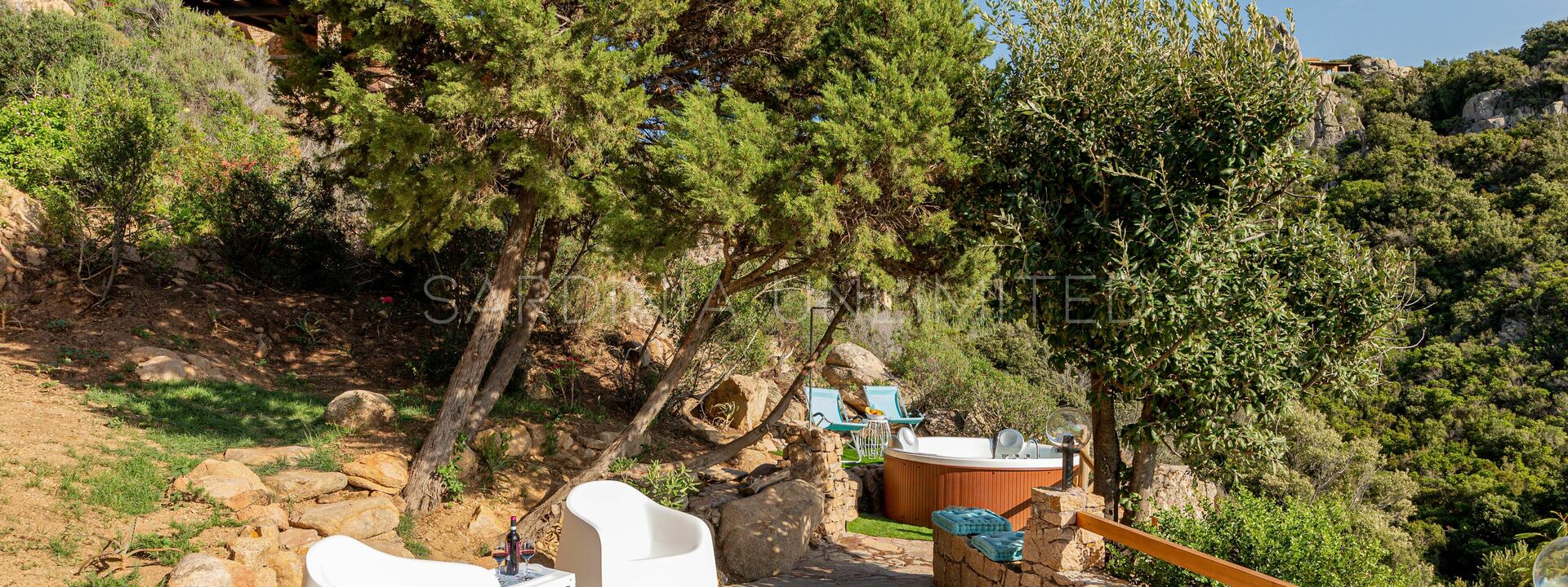 Villa Assenzia Plant: Außen, Balkon / Terrasse / Patio