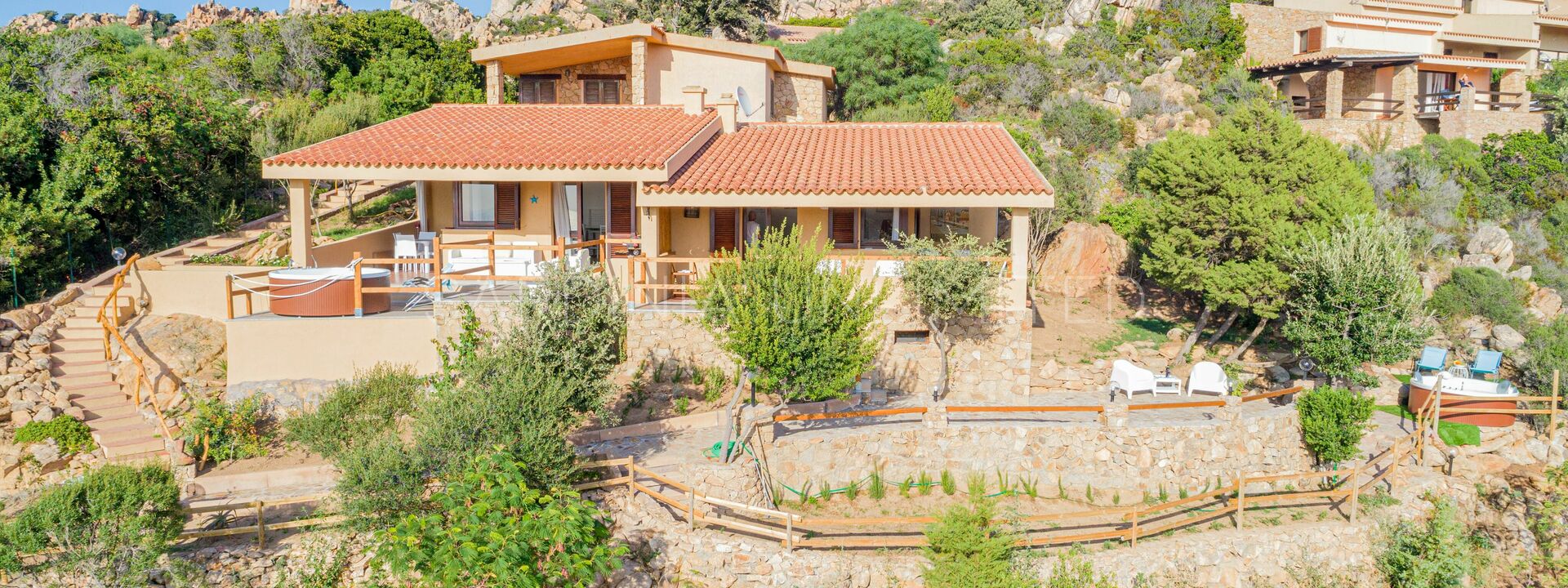 Villa Assenzia Plant: Außen, Frühling, Herbst, Sommer