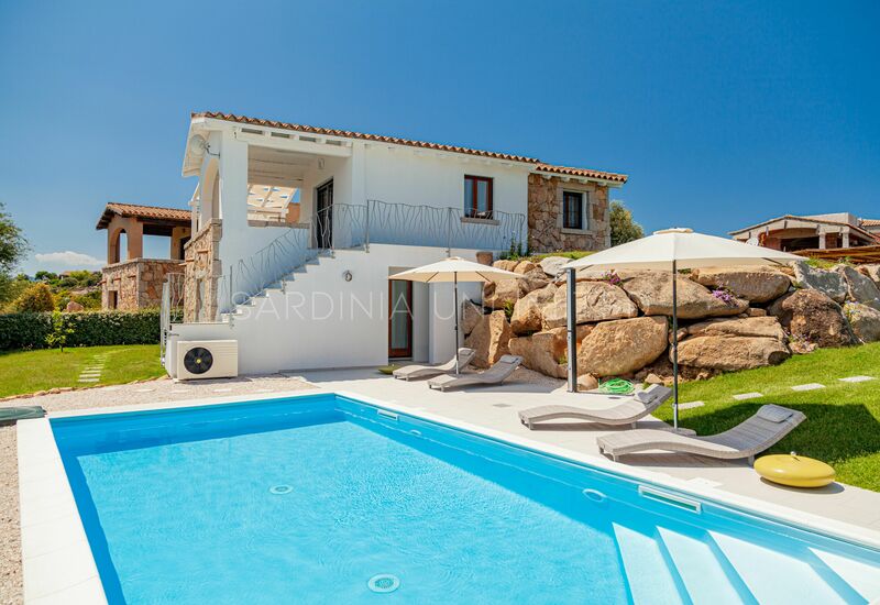 Villa Punta Molara: Villa for rent in San Teodoro with private pool and lawn