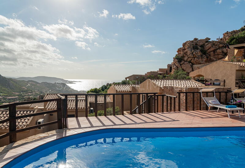 Villa Violetta Nellie: Ansichten, Außen, Balkon / Terrasse / Patio, Draussen, Frühling, Herbst, Schwimmbad, Sommer