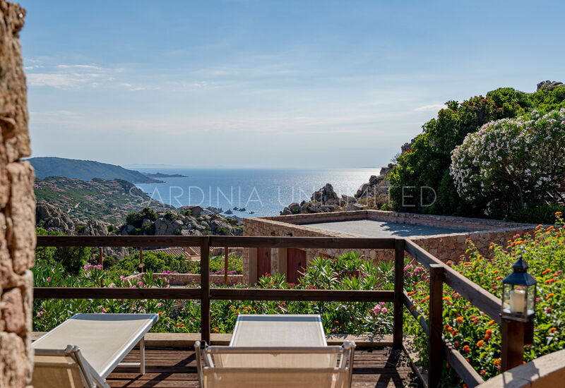 Villa Violetta Nellie: Unabhängige Villa mit tollem Meerblick in Costa Paradiso zu mieten.