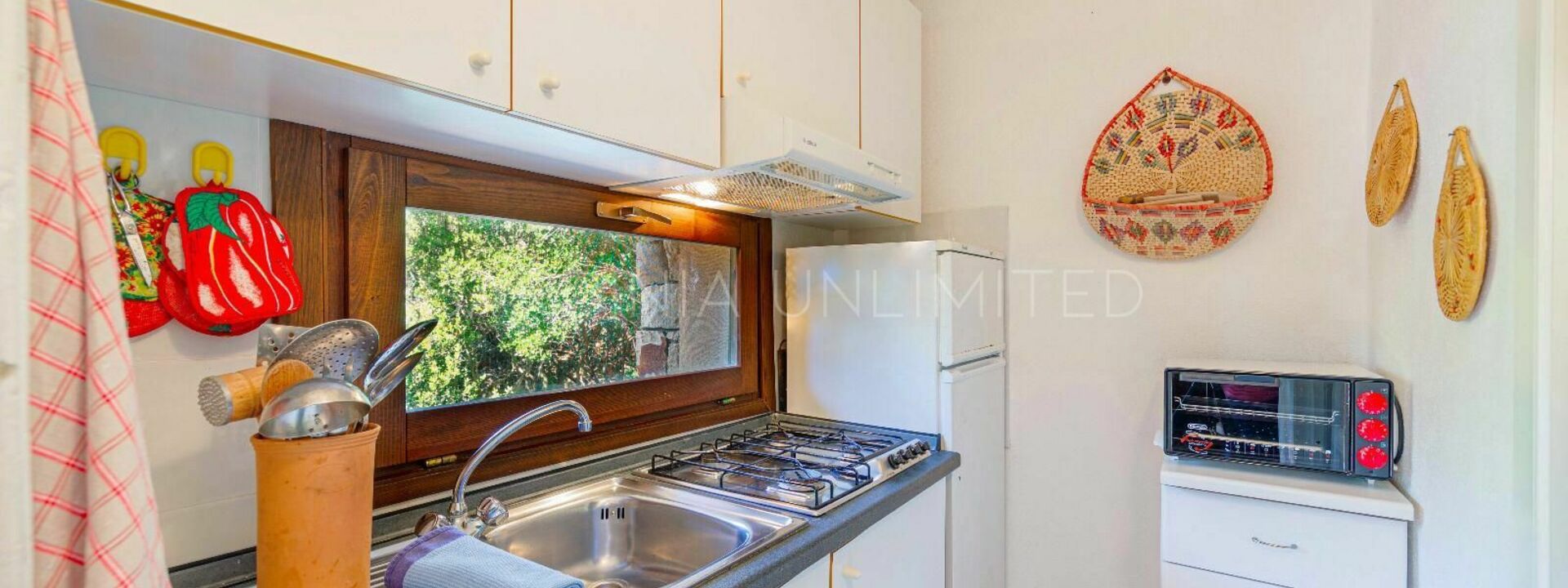 Villetta Ambra White: Kitchen