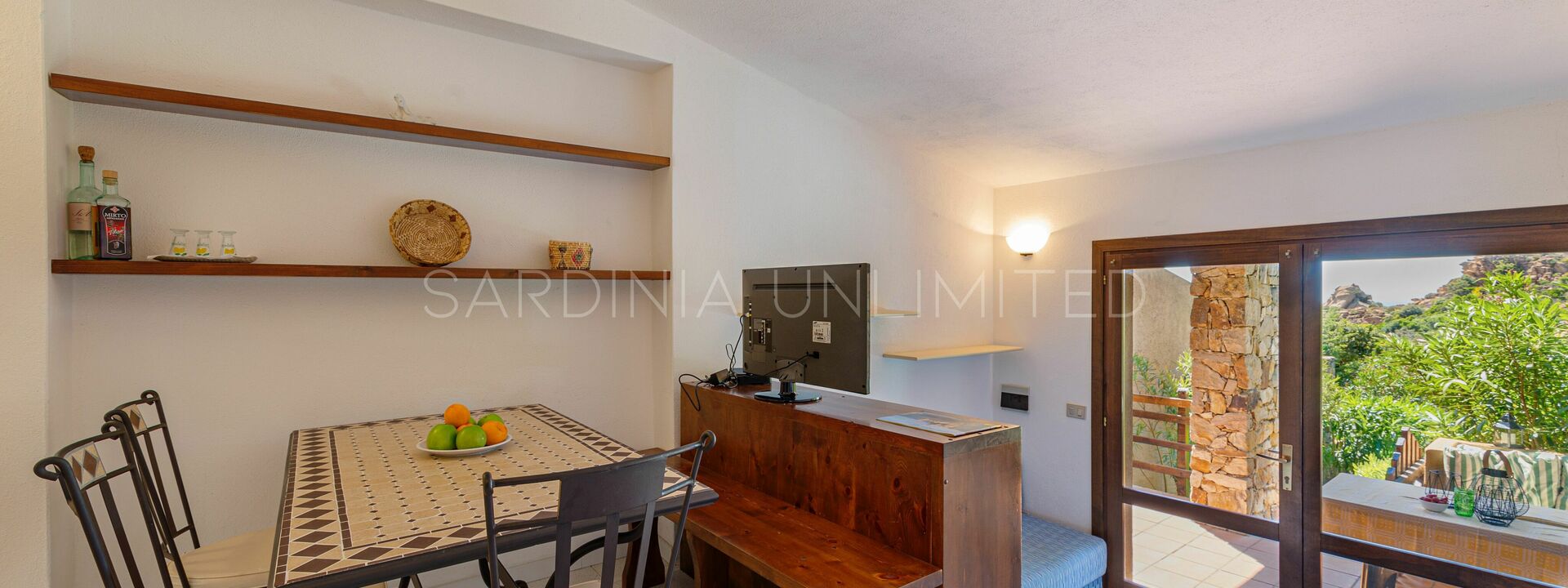 Villetta Ambra White: Living Room