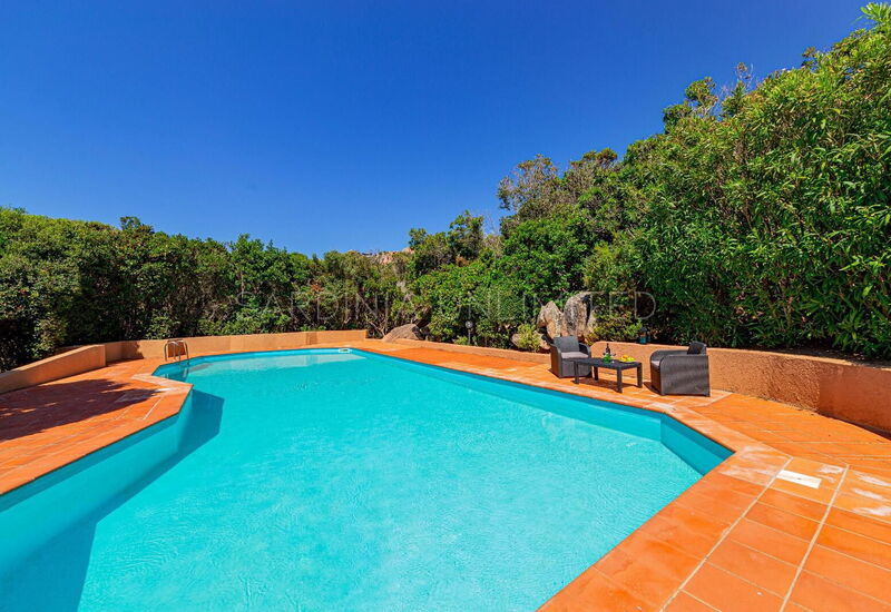 Villetta Ambra White: Villa mit Terrasse und großem Gemeinschaftspool zu mieten in Costa Paradiso.